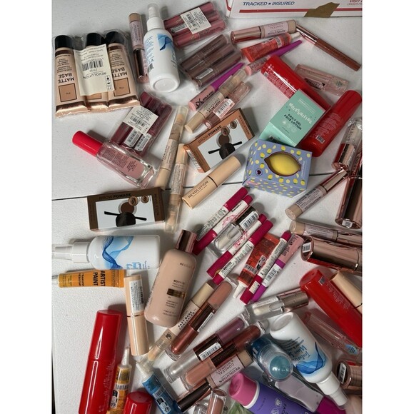 makeup box sorted (100) mixed box with 80% revolution makeup - Picture 8 of 8